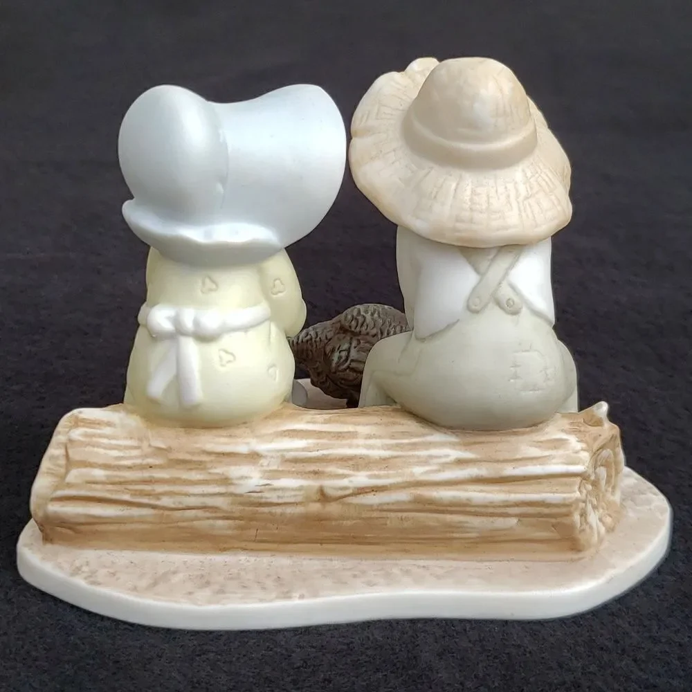 Vintage 1997 Circle of Friends by Masterpiece for Homco Porcelain Figurine #1117